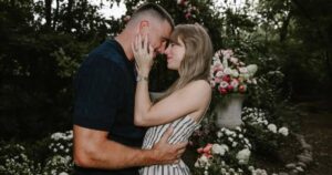 Taylor Swift anuncia noivado com Travis Kelce