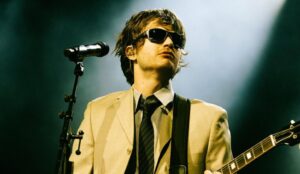 Joe Keery, vocalista do Djo