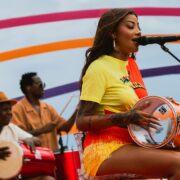 Ludmilla se joga no pagode (Reprodução YouTube)