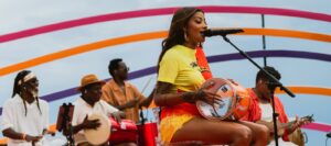 Ludmilla se joga no pagode (Reprodução YouTube)