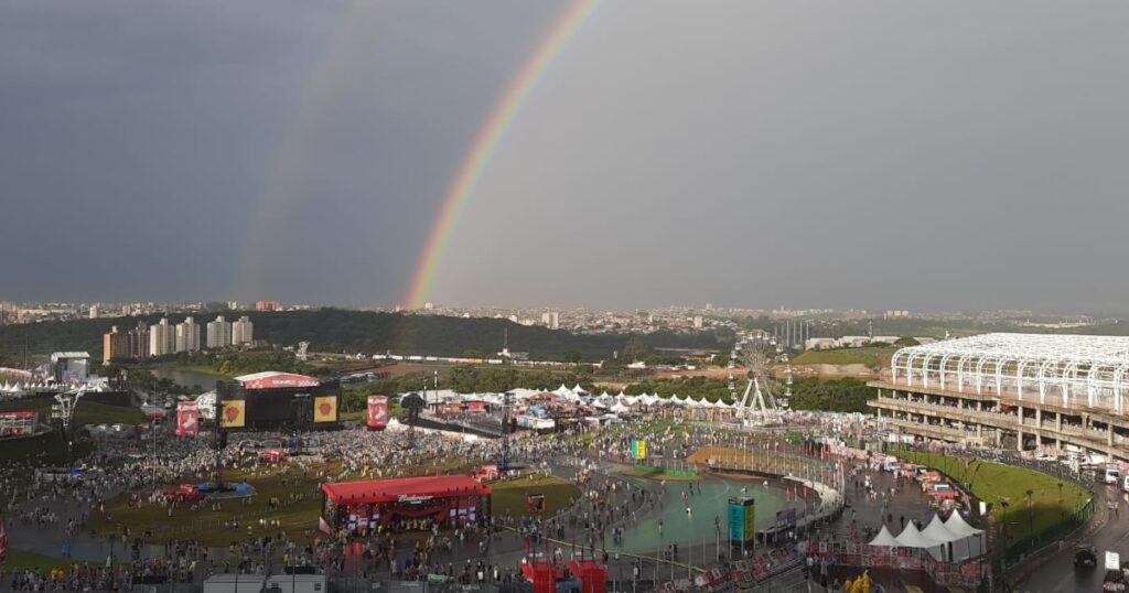 Vai chover no The Town 2025? Veja a previsão do tempo para 1º fim de semana 1 Arco-íris no Lollapalooza 2025 no Autodrómo de Interlagos (Divulgação)