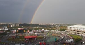 Arco-íris no Lollapalooza 2025 no Autodrómo de Interlagos (Divulgação)