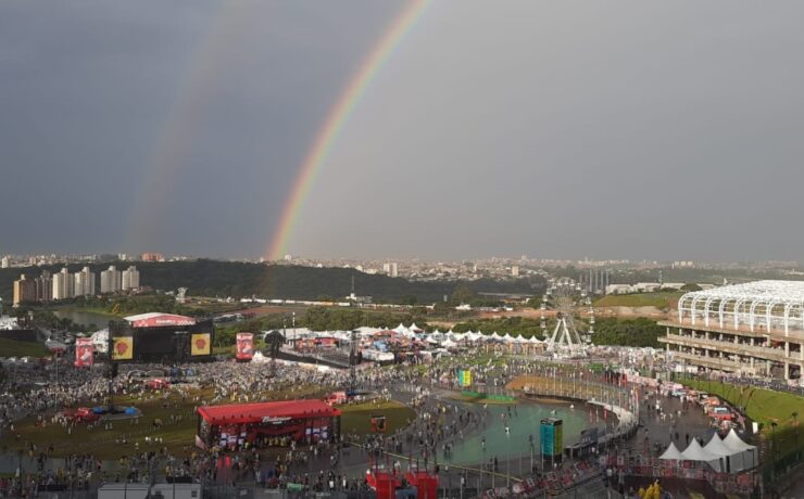 Arco-íris no Lollapalooza 2025 no Autodrómo de Interlagos (Divulgação)