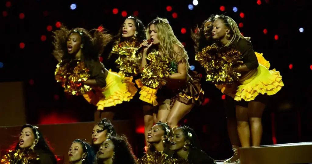 Karol G leva clima tropical para Show do Intervalo da NFL no Brasil
1 Karol G