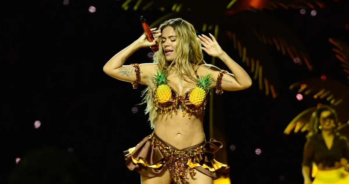 Karol G se apresenta no Show do Intervalo da NFL (Eduardo Martins/Brazil News)