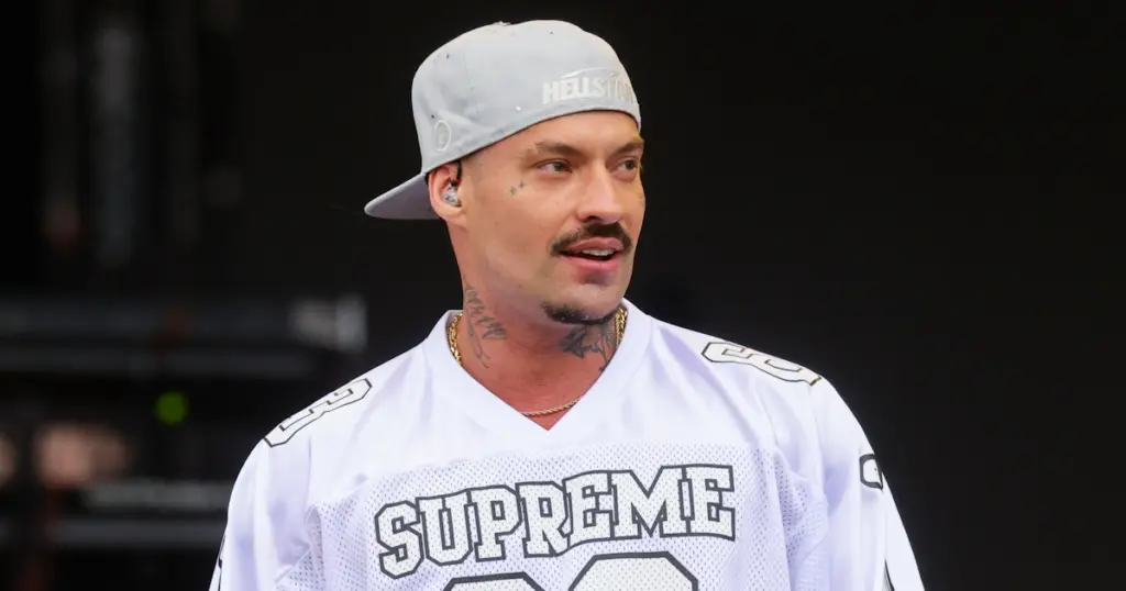 The Town: Filipe Ret canta pedindo liberdade para Oruam; assista 1 O cantor Filipe Ret durante show no The Town 2025