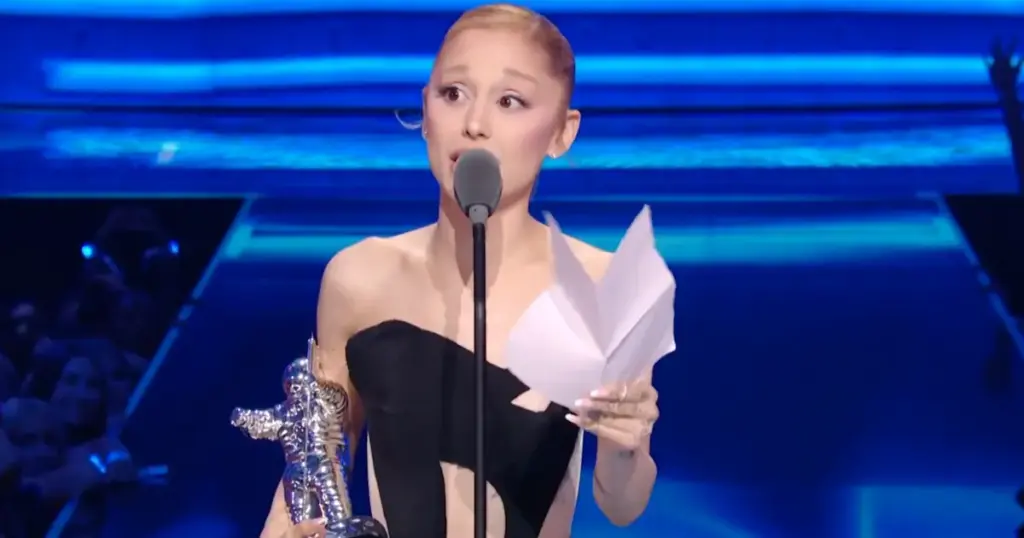 Gaga e Ariana brilham no VMA 2025; veja todos os vencedores 1 Ariana Grande foi o grande destaque do VMA 2025. Crédito: Reprodução