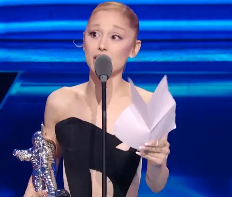 Ariana Grande foi o grande destaque do VMA 2025. Crédito: Reprodução