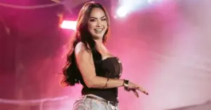 Raphaela Santos, autora do hit "Foi Logo o Amor". Crédito: Divulgação.