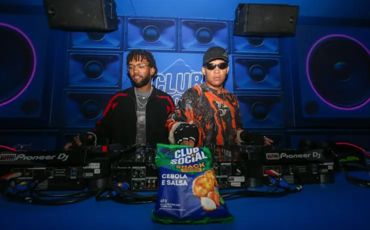 Kenan e Kel, da Submundo 808, no estande de Club Social Snack (Sidinei Lopes/Observadordaimagem/Billboard)