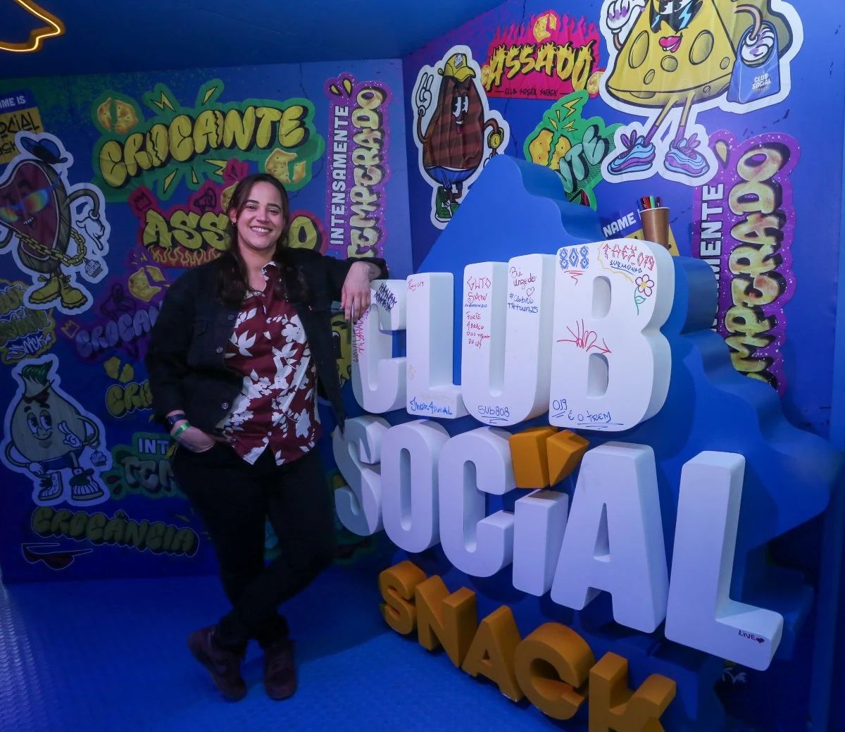 Yana Leocádio no estande de Club Social no The Town (Sidinei Lopes/Observadordaimagem/Billboard)