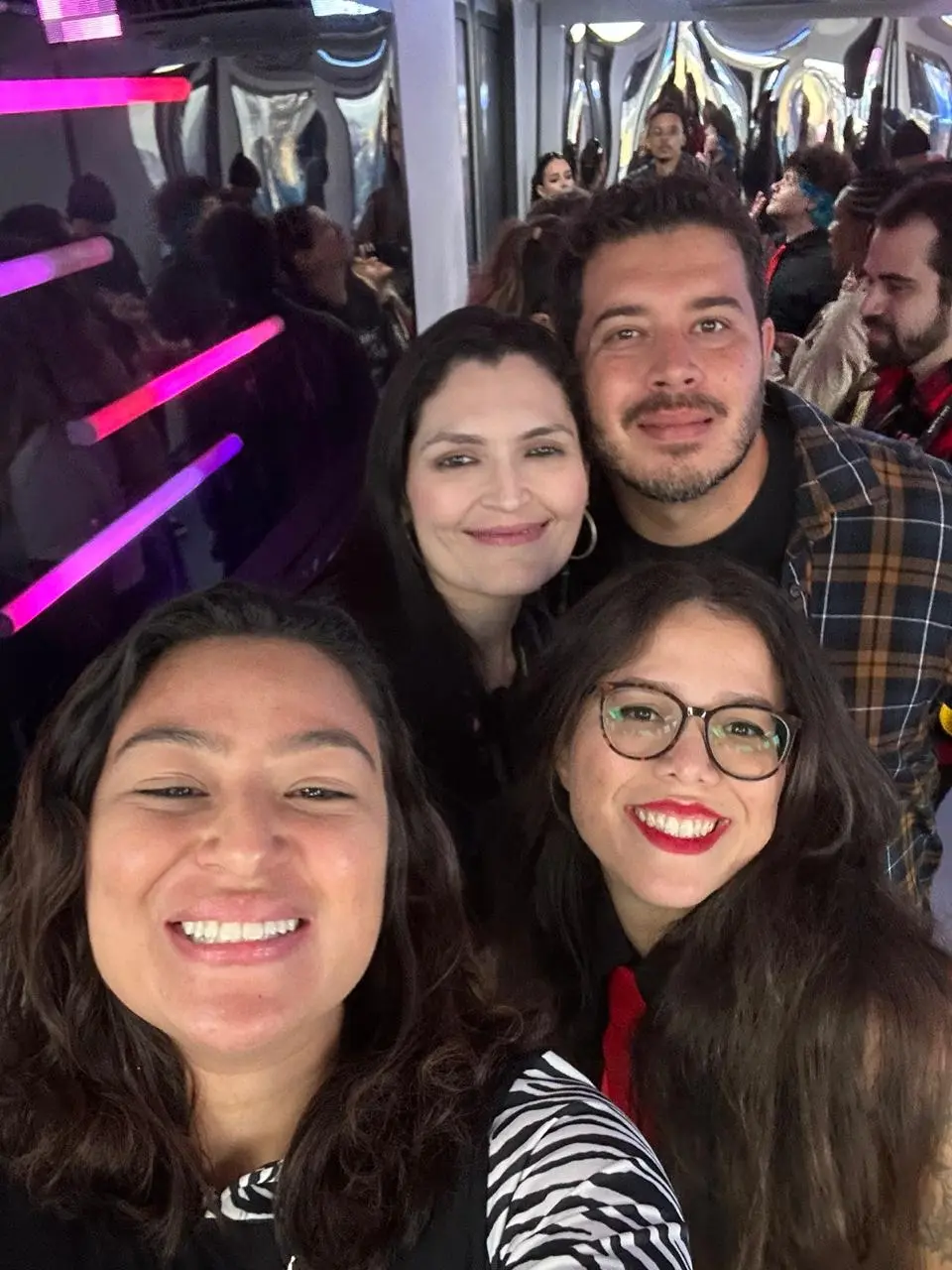 Luana e os amigos vibraram com o show do Green Day no The Town