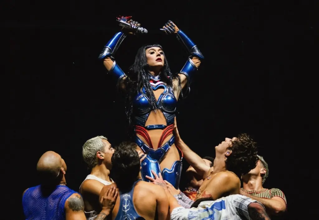 The Town: veja horários e line-up do domingo (14) 1 Katy Perry e os bailarinos da “Lifetimes Tour” (Cynthia Parkhurst)