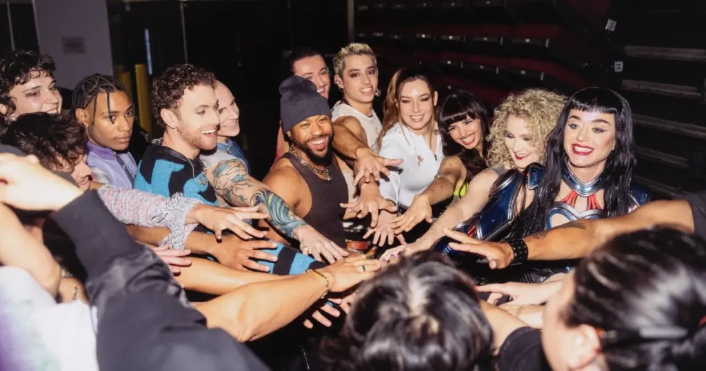 Katy Perry e os bailarinos da “Lifetimes Tour” (Cynthia Parkhurst)