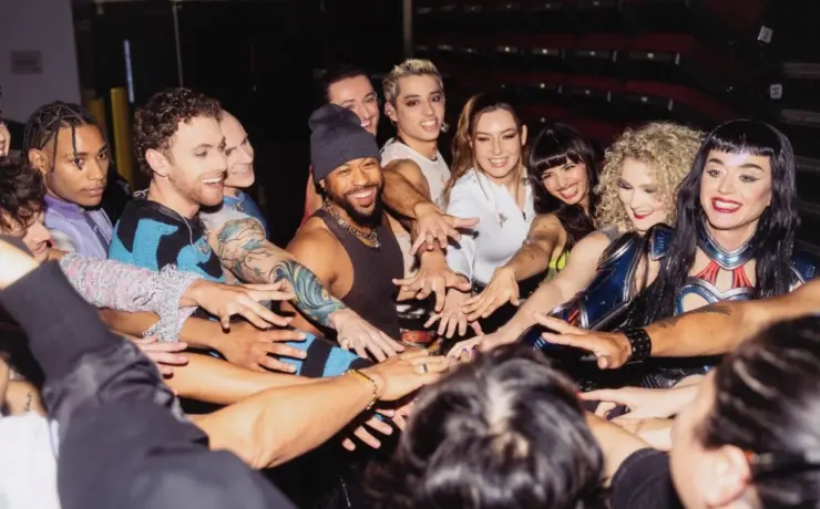 Katy Perry e os bailarinos da “Lifetimes Tour” (Cynthia Parkhurst)
