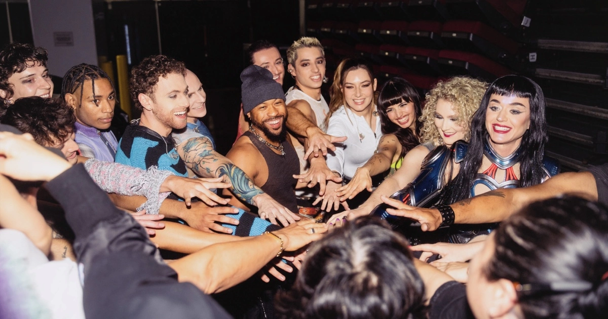 Katy Perry e os bailarinos da “Lifetimes Tour” (Cynthia Parkhurst)