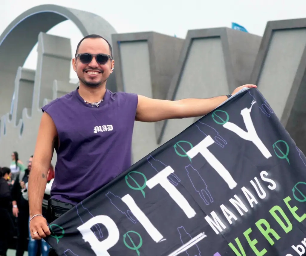 Airbnb e The Town 2025: fã de Pitty viaja de Manaus para realizar sonho em SP 1 Fã da Pitty no The Town Lucas Ramos Brazil News