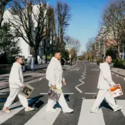 Sorriso Maroto durante visita a Londres para gravação na Abbey Road