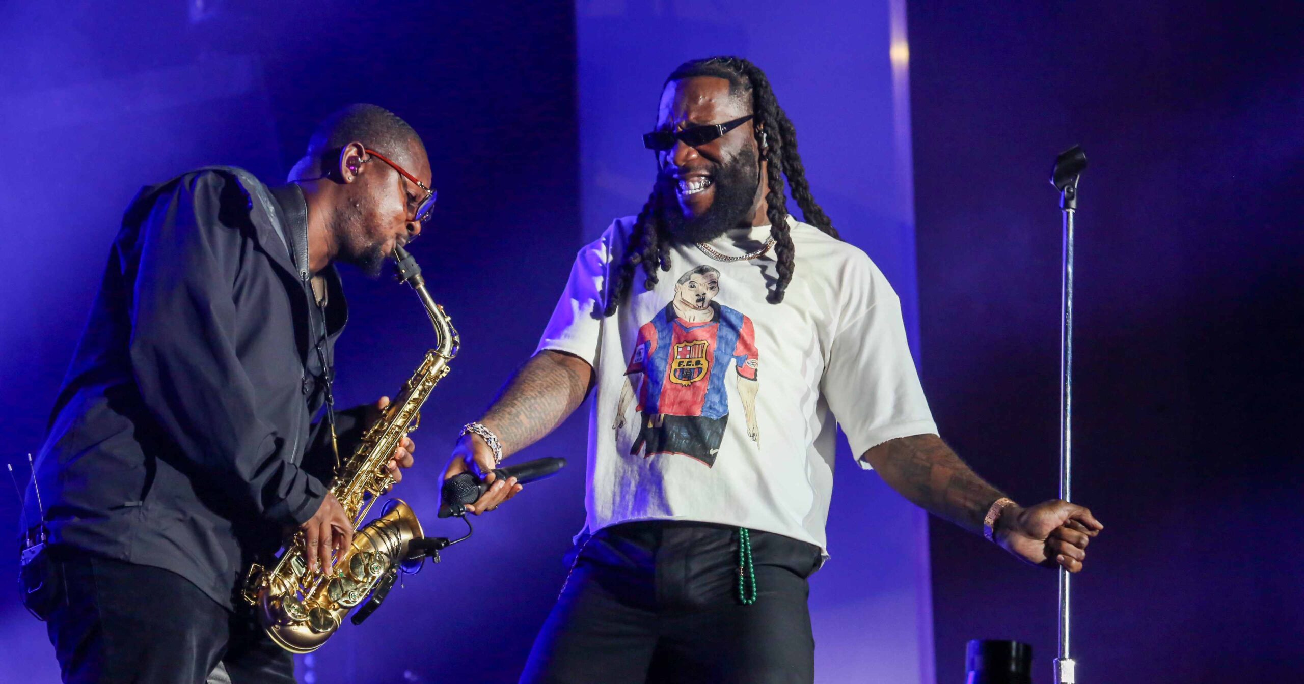 Burna Boy no palco Skyline (@observadordaimagem)