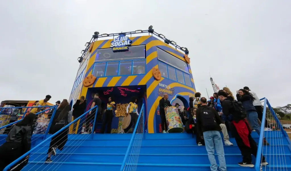 Estande de Club Social Snack no The Town 2025 (@observadordaimagem)