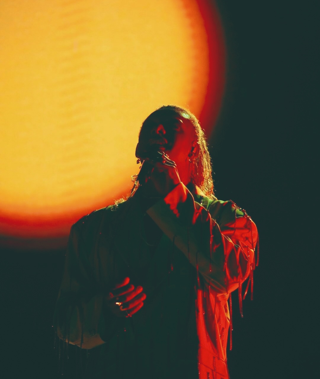 Liniker sob o desenho de luz de Danielle Meireles (Lucas Mota)