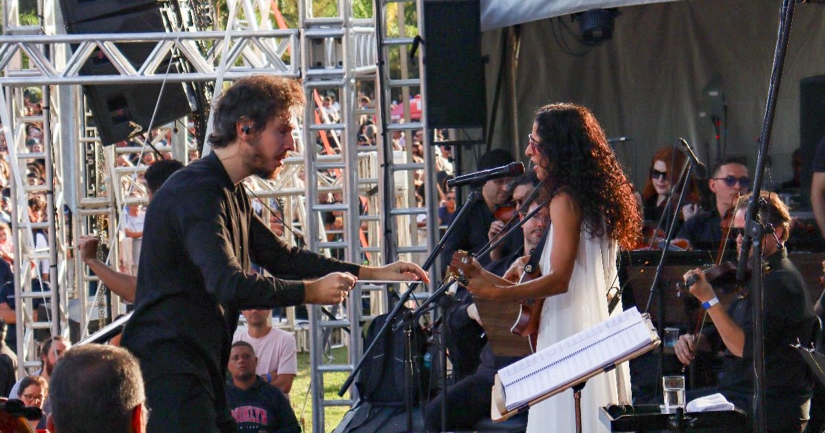 André Bachur com Marisa Monte na USP (Arquivo pessoal)