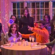 HUNTR_X canta 'Golden' no SNL com Bad Bunny (Reprodução)