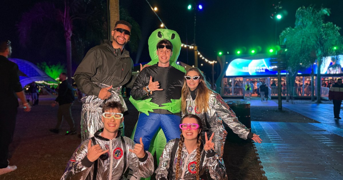 Público usa fantasias no Tomorrowlands Brasil 2025
