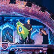 O DJ holandês Armin Van Buuren no palco do Tomorrowland Brasil em 2024. Divulgação.