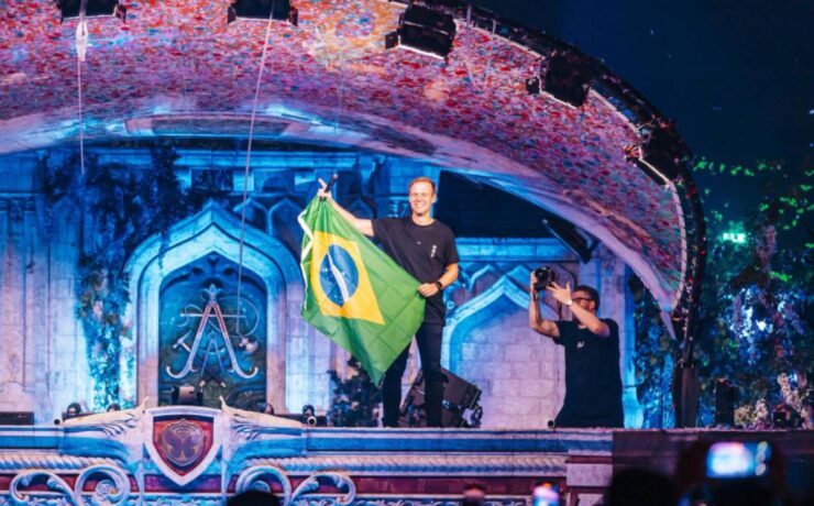 O DJ holandês Armin Van Buuren no palco do Tomorrowland Brasil em 2024. Divulgação.
