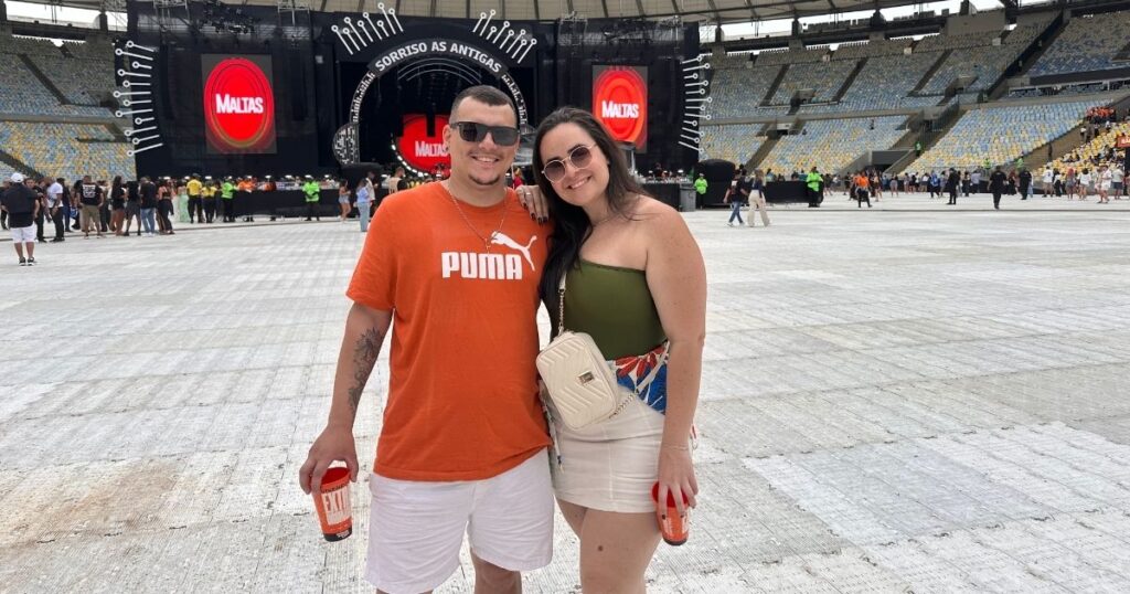 O casal Gabriel e Fernanda no show do Sorriso Maroto no Maracanã