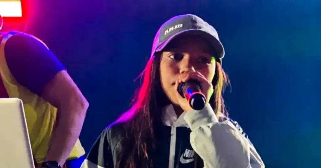 Quem é MC Vitória: a voz de São Vicente que viralizou com funk consciente 1 MC Vitória, novo destaque do funk de SP