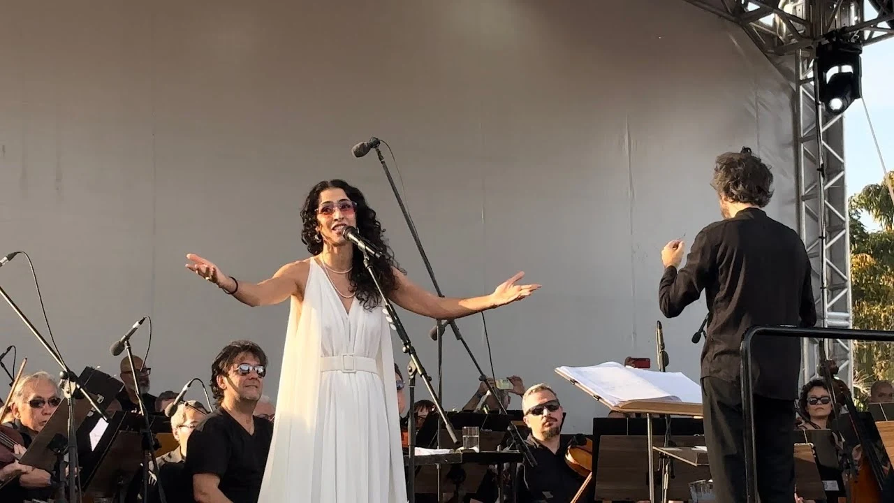 Marisa Monte no show de 90 anos da USP (Reprodução/YouTube)