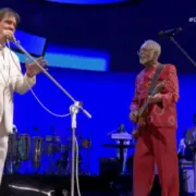 Roberto Carlos e Gilberto Gil no Allianz (Reprodução)