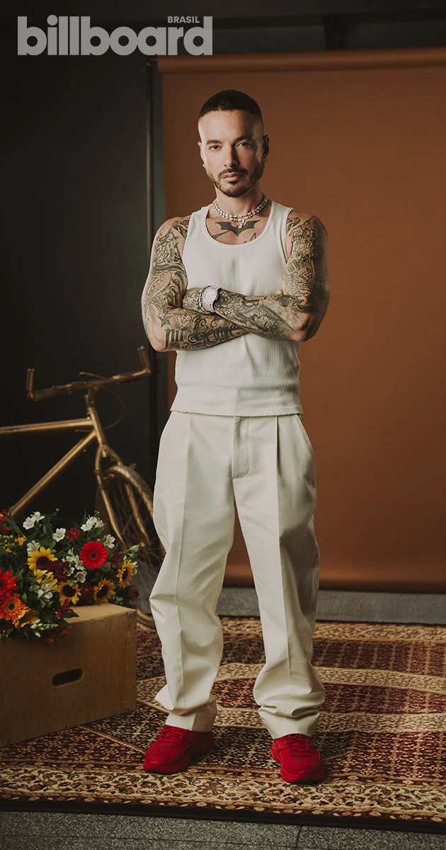 J Balvin na capa digital da Billboard Brasil (Pedro Machado/Billboard Brasil)