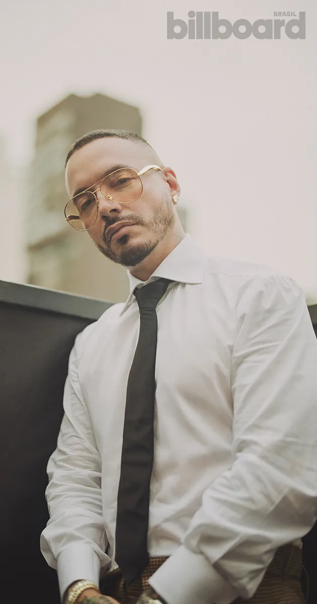 J Balvin na capa digital da Billboard Brasil (Pedro Machado/Billboard Brasil)