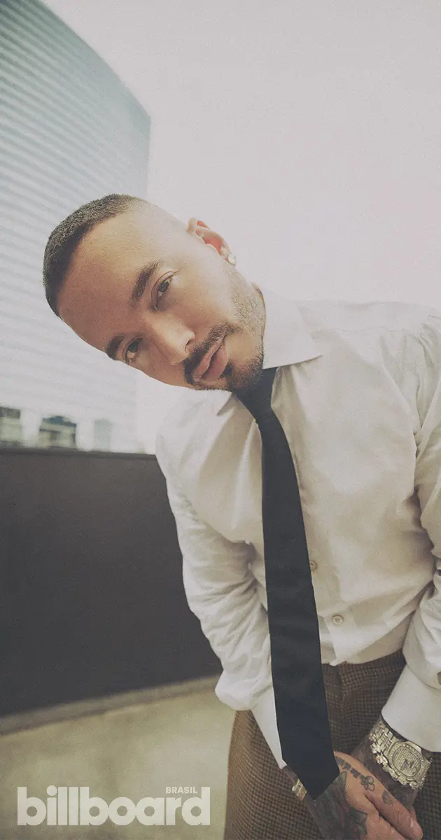 J Balvin na capa digital da Billboard Brasil (Pedro Machado/Billboard Brasil)