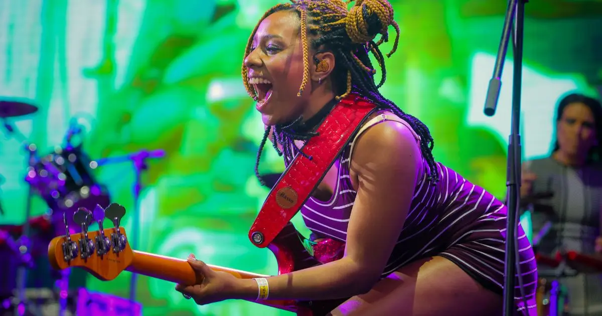 Ana Karina Sebastião, da Fresno, no Turá Porto Alegre (foto - @rollingwithjohnny)