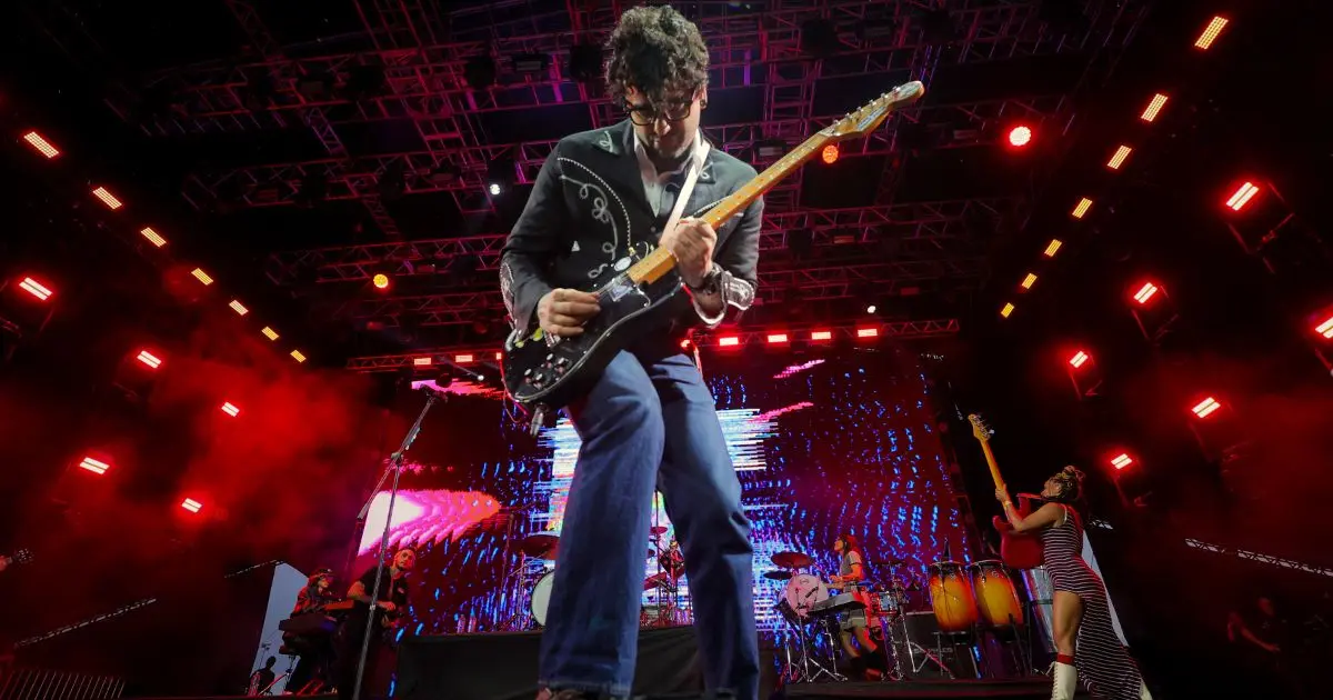 Lucas Silveira, da Fresno, no Turá Porto Alegre (foto - @rollingwithjohnny)