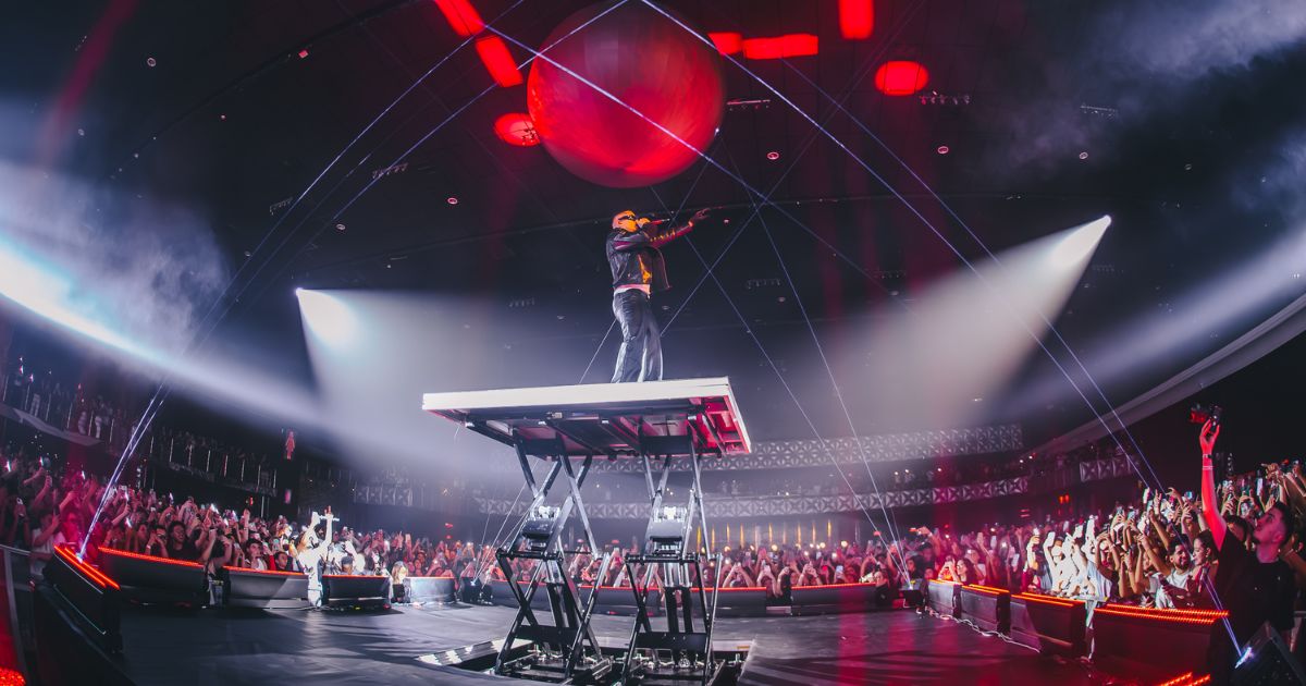 Veigh no primeiro show da EVOM Tour (foto - Marcos Oliveira @marcosoliveirapht)