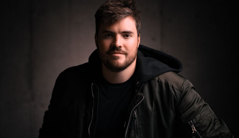 O diretor criativo do Imagine Dragons, Mitchell Schellenger