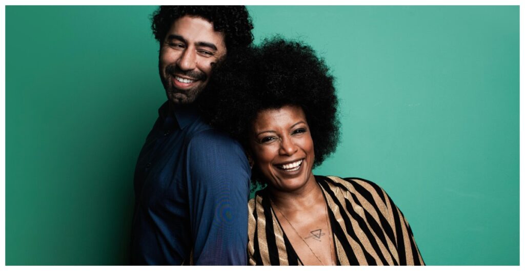 Thalma de Freitas revisita disco histórico de Elza Soares e Wilson das Neves 1 O percussionista Victor Cabral e a cantora Thalma de Freitas (José de Holanda)