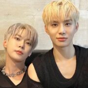 Doyoung e Jungwoo, membros do NCT