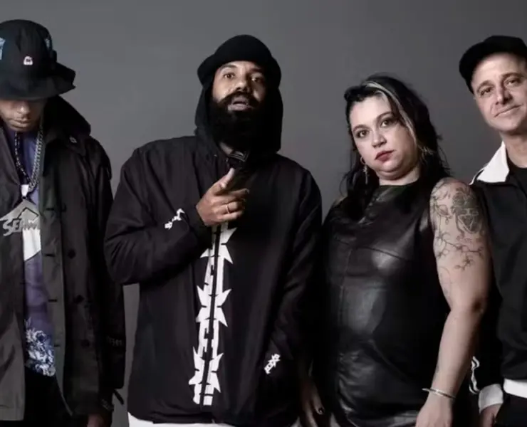 O rapper Vandal com os membros do BaianaSystem, Russo Passapusso, Claudia Manzo e Roberto Barrreto (Divulgação/ Bob Wolfenson)