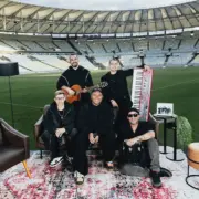 O grupo Sorriso Maroto durante ensaio no Maracanã