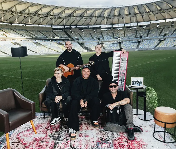 O grupo Sorriso Maroto durante ensaio no Maracanã