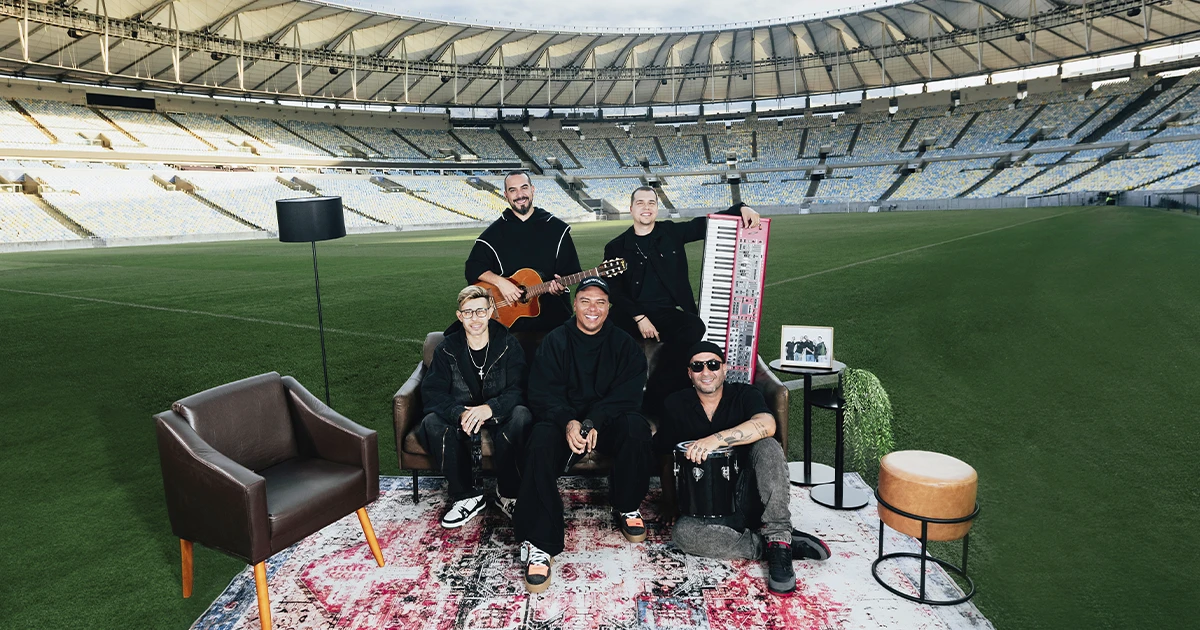 O grupo Sorriso Maroto durante ensaio no Maracanã