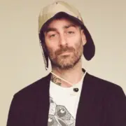 Mike Kinsella, também conhecido como Owen