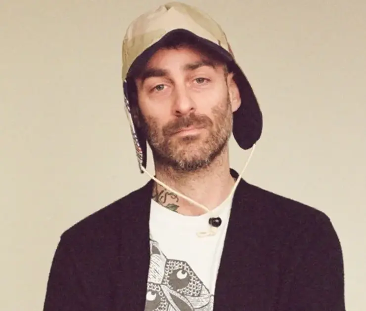 Mike Kinsella, também conhecido como Owen