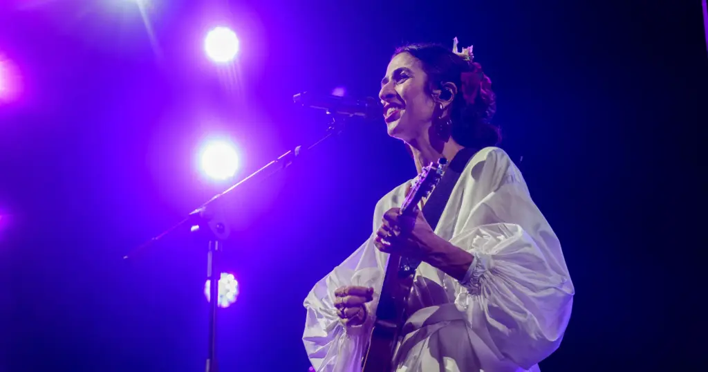 Contra a violência, Marisa Monte leva ‘Phonica’ ao Rio feliz e forte 1 Marisa Monte apresenta turnê Phonica no Rio de Janeiro (@matiasmaxxx)